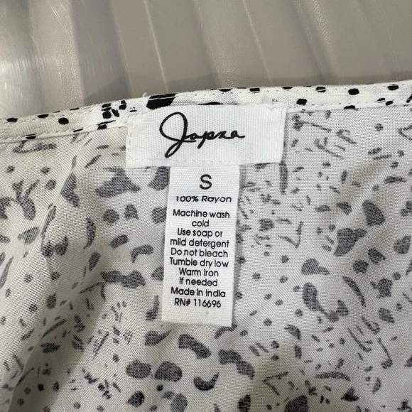 Japna Black and White long sleeves  Patterned Blouse elastic waist - Picture 7 of 7